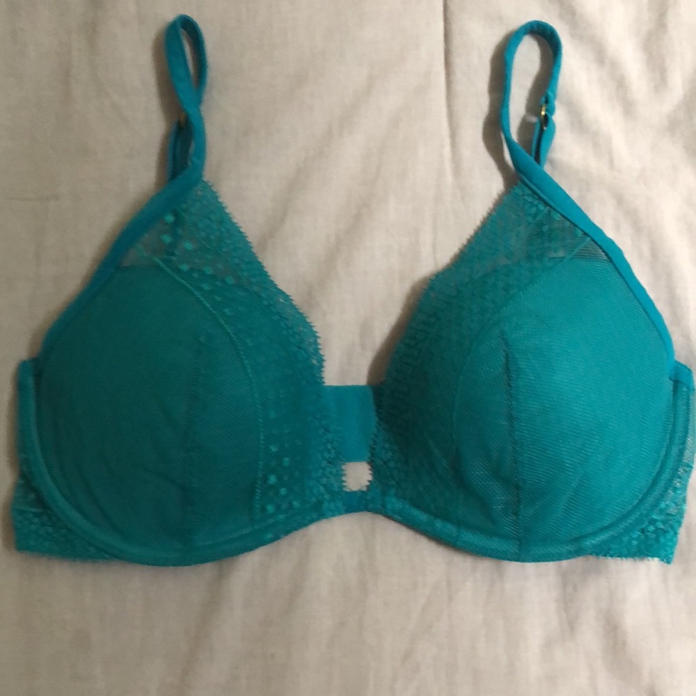 Victoria’s Secret 34D-new